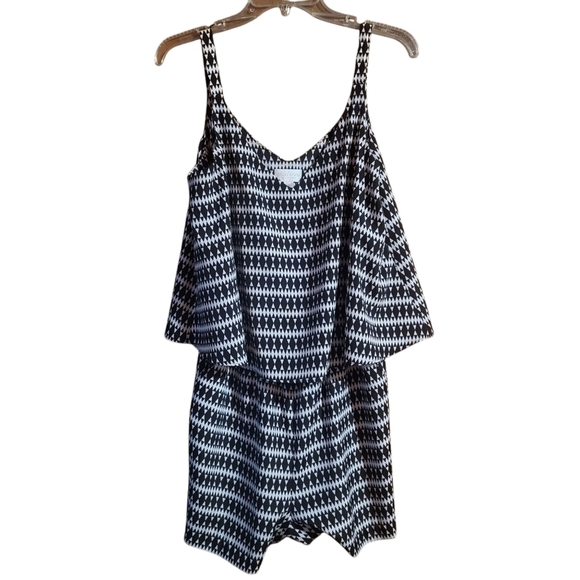 BISOU BISOU Shorts Ruffled Romper with Pockets Black & White Size Medium - Picture 1 of 8